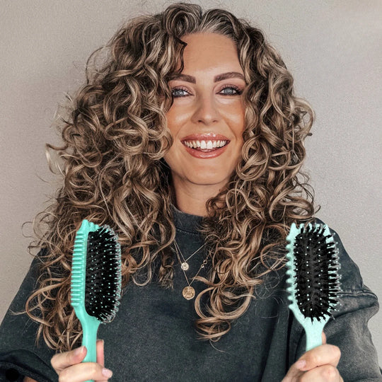 Styling Curly Hair Brush™ | Effortlessly achieve perfect curls