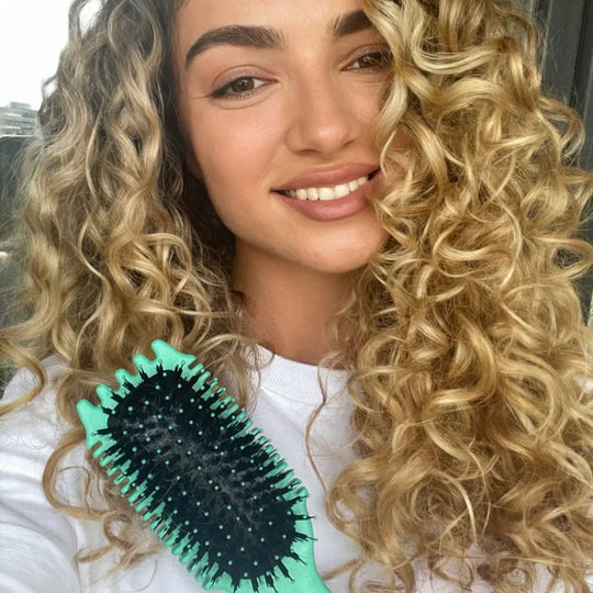 Styling Curly Hair Brush™ | Effortlessly achieve perfect curls